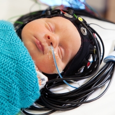 Infant asleep while having an optical-EEG scan